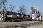 NS 4105 leads train 218 past the signals at Aycock